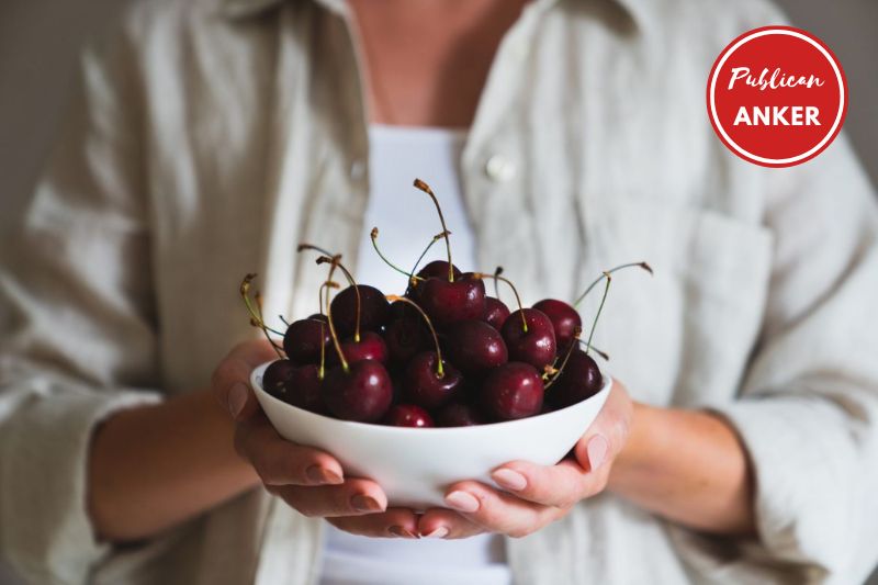 How to Buy Good Cherries at the Store or Farmers' Market