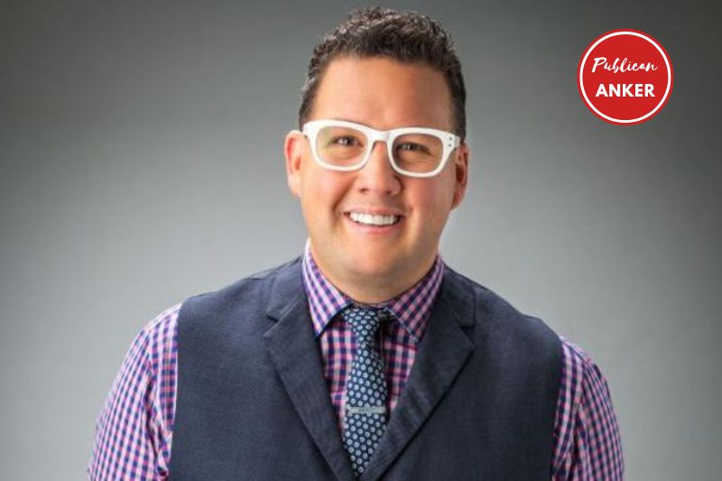 Why is Graham Elliot Famous